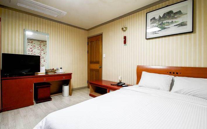 Geoje Tourist Hotel ภายนอก รูปภาพ