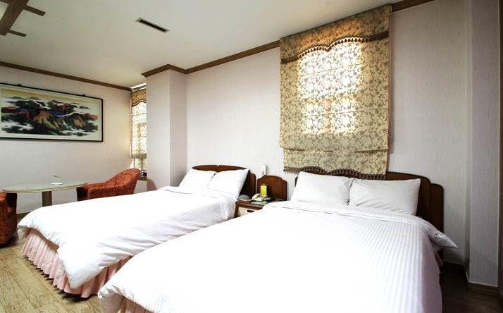 Geoje Tourist Hotel ภายนอก รูปภาพ