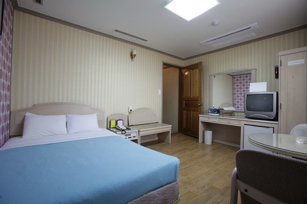 Geoje Tourist Hotel ภายนอก รูปภาพ